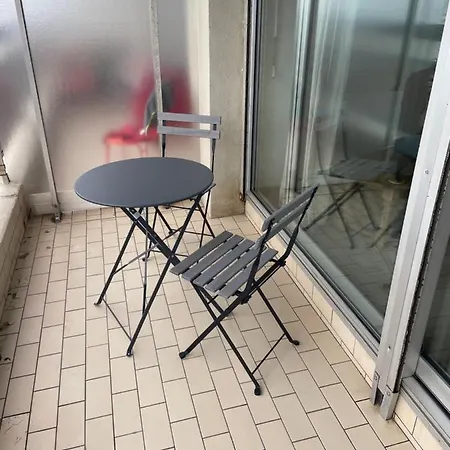 Face A La Apartment *